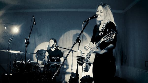 THE SHAKIN SHIVERS – “MAMA”